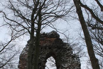 Zřícenina hradu Bradlec (© Vlastislav Mareček, 12/2013)