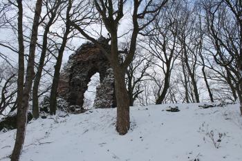 Zřícenina hradu Bradlec (© Vlastislav Mareček, 12/2013)