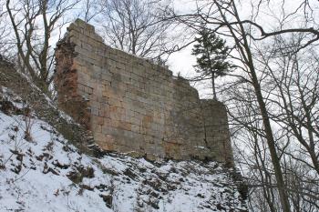 Zřícenina hradu Bradlec (© Vlastislav Mareček, 12/2013)