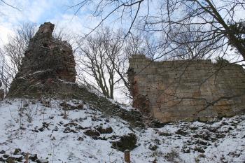 Zřícenina hradu Bradlec (© Vlastislav Mareček, 12/2013)