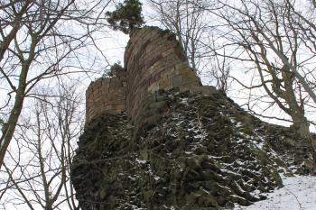 Zřícenina hradu Bradlec (© Vlastislav Mareček, 12/2013)
