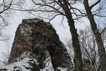 Zřícenina hradu Bradlec (© Vlastislav Mareček, 12/2013)