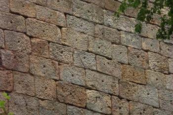 Detail obvodovové zdi z pískovcových kvádrů (© Milan Caha, 07/2007)