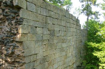 Plášť zdiva (© Jiří Čížek, 05/2009)