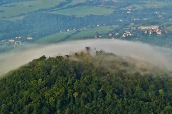 Šumná v inverzi - letecký snímek ( © Radovan Smokoň 9/2008)
