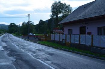 Domek se zahradou ( © Jiří Čížek 07/2012)