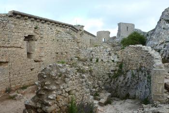 Peyrepertuse (© Pavel Semple, 06/2011)
