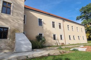 Jižní strana zámku (© Dušan Dohňanský  10/2023)