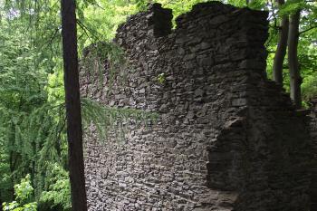 bašta nad třetí branou se zbytky cimbuří (© Michal Brůža, 05/2015)