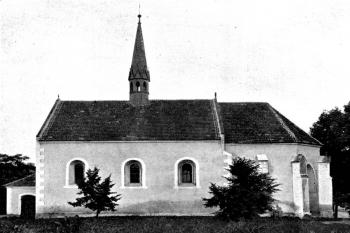 pohled od jihu před sto lety, ještě bez vzrostlého porostu (© Antonín Cechner: Soupis památek historických a uměleckých v Království Českém, sv. 39 Politický okres rakovnický, II. díl, Archaelogická komise při České akademii císaře Františka Josefa pro vědy, slovesnost a umění, Praha 1913)