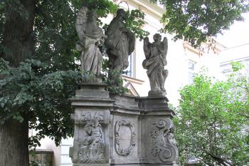 Sousoší sv. Jana Nepomuckého u kostela sv. Kříže v České Lípě. (© Pavel Vítek 09/2021)