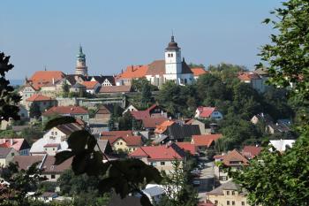 kostel z Juránkovy vyhlídky na hradě Výrov (© Rodochrozit, 09/2010)