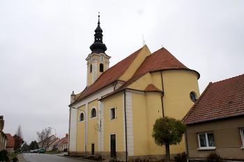 Popice-kostel (© Wikimedia Commons Feťour 11/2009)