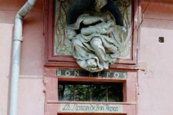 Kojící Madona, plastika. (© 2002 Vlky, Jiří Čížek)