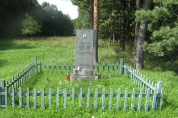 Pomník vedle místa události (© Jan Vála, 09/2012)