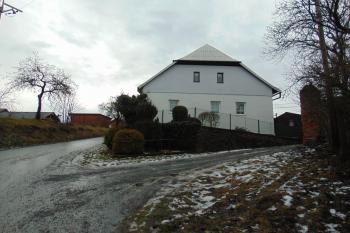 Sev. boční část potencionální tvrze (© Dušan Dohňanský  12/2021)
