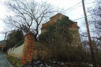 Vých. průčelí sýpky - tvrze (© Dušan Dohňanský  12/2021)