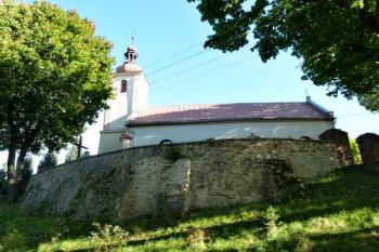 kostel na protějším (polském) břehu řeky Opavice ( © Jan P. Štěpánek 10/2012)