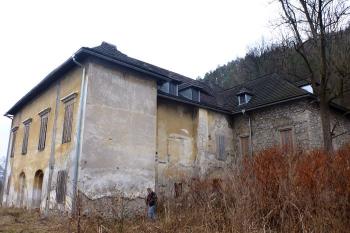 celkový pohled na zámek od jihovýchodu ( © Jan P. Štěpánek 02/2012)