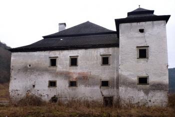 západní průčelí renesančního zámku (© Jan P. Štěpánek 02/2012)