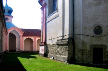 Kostel Nanebevzetí Panny Marie a Maří Magdalény v Clumu sv. Máří ( © Pavel Vítek 09/2012)