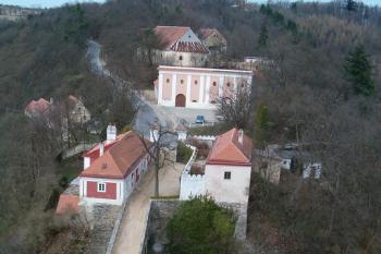 Pohled na vstupní bránu. (© jiri gazarek 07/2006)