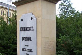 Brno - Lužánky - pomník Josefa II. (© Ivo Rozehnal, 08/2012)