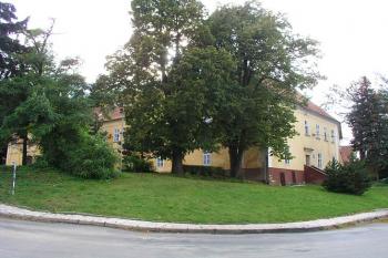 Pohled ze silnice ( © Roman Řezáč 09/2004)