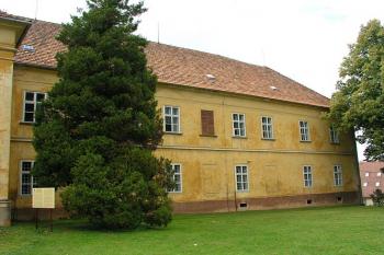 Boční křídlo ( © Roman Řezáč 09/2004)