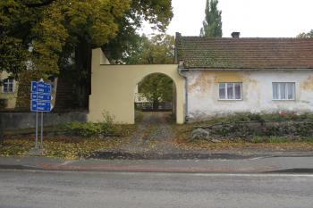 průjezd do zám.nádvoří (© D Dohňanský, 10/2016)