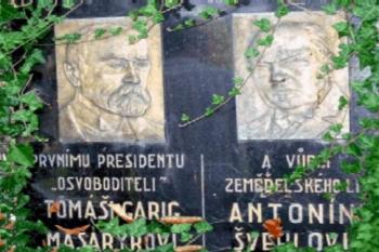 Detail pomníku (© Rostislav Nebola, 08/2007)