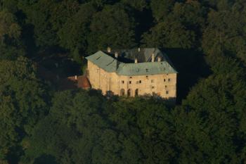 Hrad Houska- Letecký snímek ( © Radovan Smokoň 08/2006)