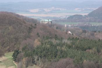 Hrad z rozhledny na Vrátenské hoře ( © Ivan Grisa 04/2010)