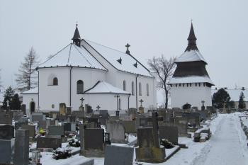 zvonice a kostel Proměnění Páně (© Rodochrozit, 01/2013)