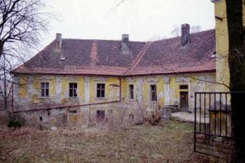 Pohled od brány (© 2002 Vlky, Jiří Čížek)