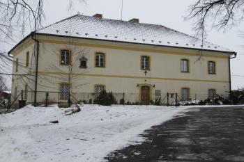 fara u kostela (© Rodochrozit, 01/2013)