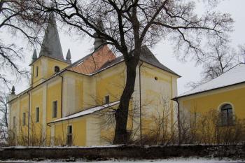 kostel od JZ (© Rodochrozit, 01/2013)