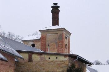 pivovar od přístupové cesty (© Rodochrozit, 01/2013)