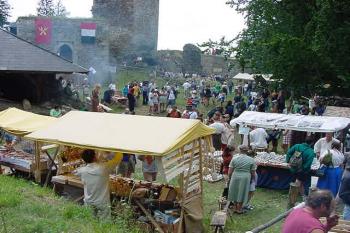 Rej na nádvoří (2003 ©Luděk Frencl)