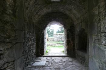 Výstupní portál k hornímu paláci pod věží (© Jaroslav Šefčík, 03/2009)