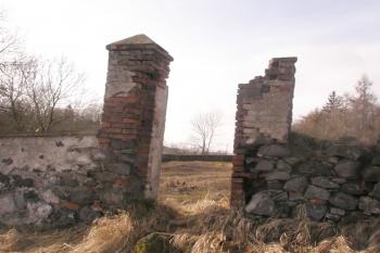 Boční vchod (© Prudký Martin, 02/2013)