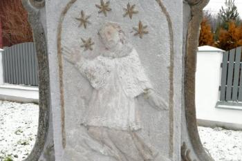 podstavec kříže nedaleko bývalé šibenice ( © Jan P. Štěpánek 01/2009)