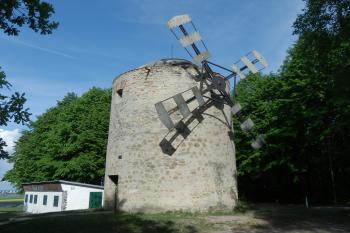 Větrný mlýn - pohled zepředu (© Karel Kašík, 05/2012)