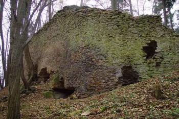 Nejzachovalejší fragment hradby (© Jaroslav Řezáč 2003)