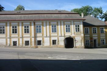 jižní strana zámku (© D Dohňanský, 07/2015)