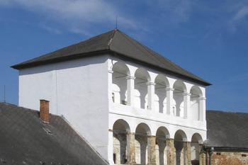vstupní věž z nádvoří (© de.ardoise10/2005)