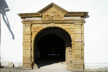  dvojitá brána vstupní věže do nádvoří (© de.ardoise 10/2005)