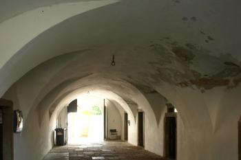 radniční průjezd (  © Milan Caha 09/2011)