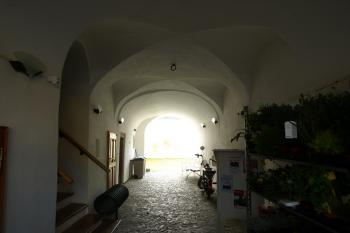 průchod (© Milan Caha 09/2011)