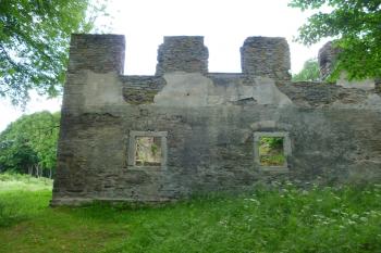 zříceniny horního zámku Podhradí (© Vlastislav Mareček, 06/2016)
